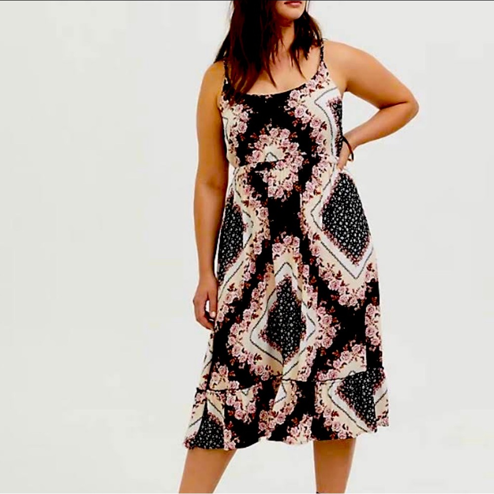 TORRID WOMEN'S BLACK MULTI SCARF PRINT CHALLIS SHIRRED HEM MIDI DRESS Size 4
